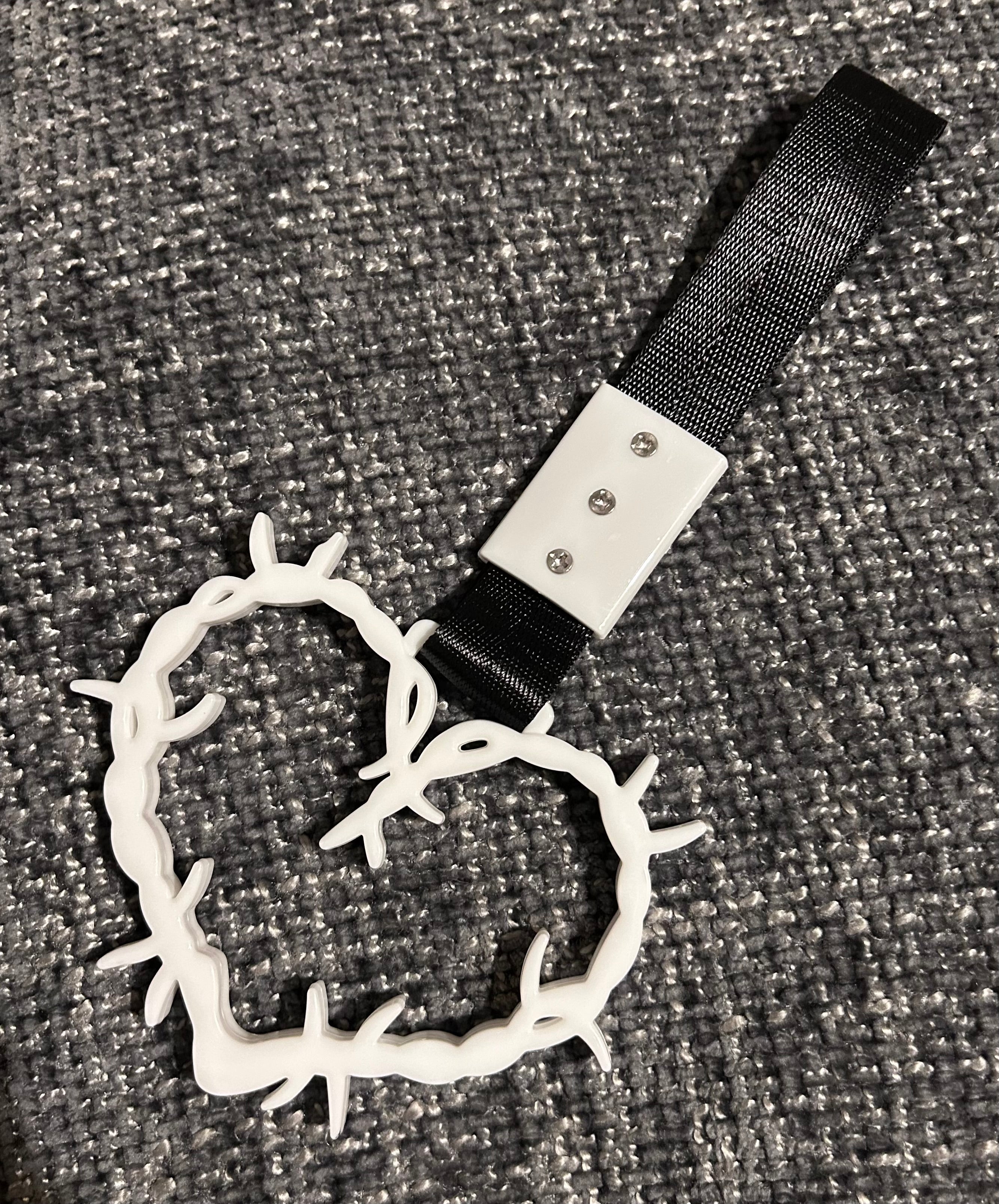 White Barbed Wire Heart Tsurikawa
