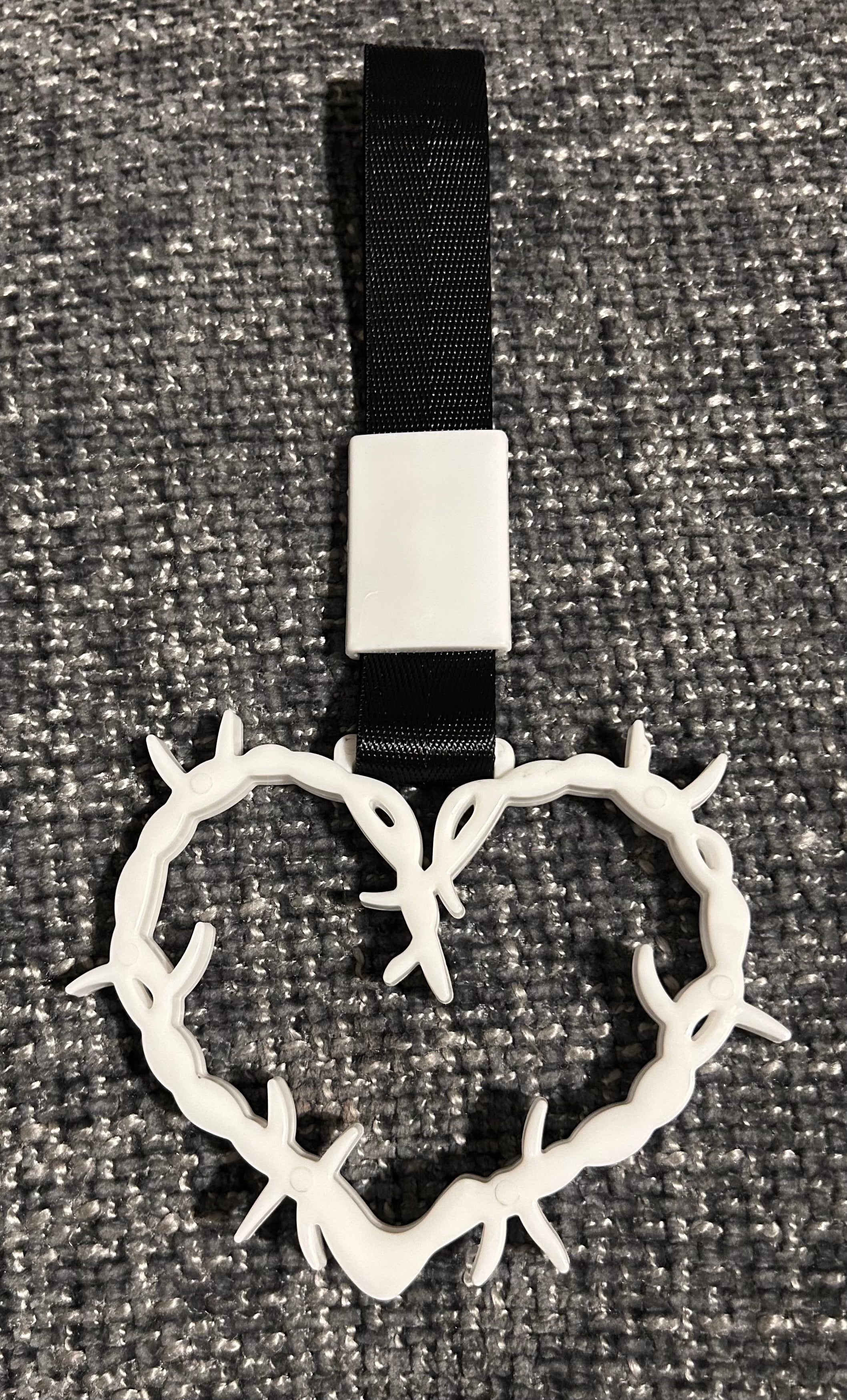 White Barbed Wire Heart Tsurikawa